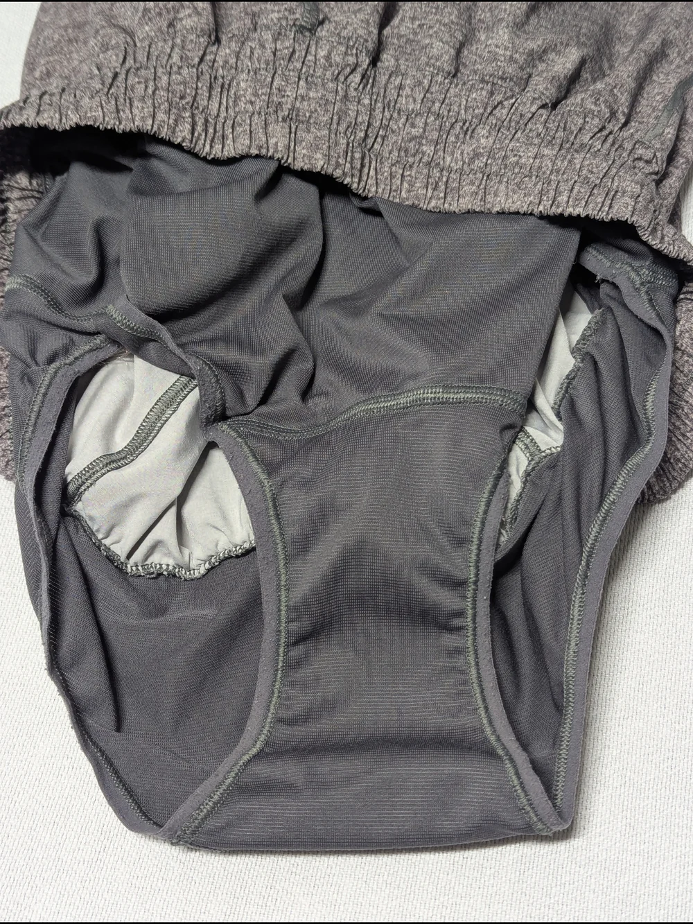 Lululemon Hotty Hot Low-Rise Lined 2.5